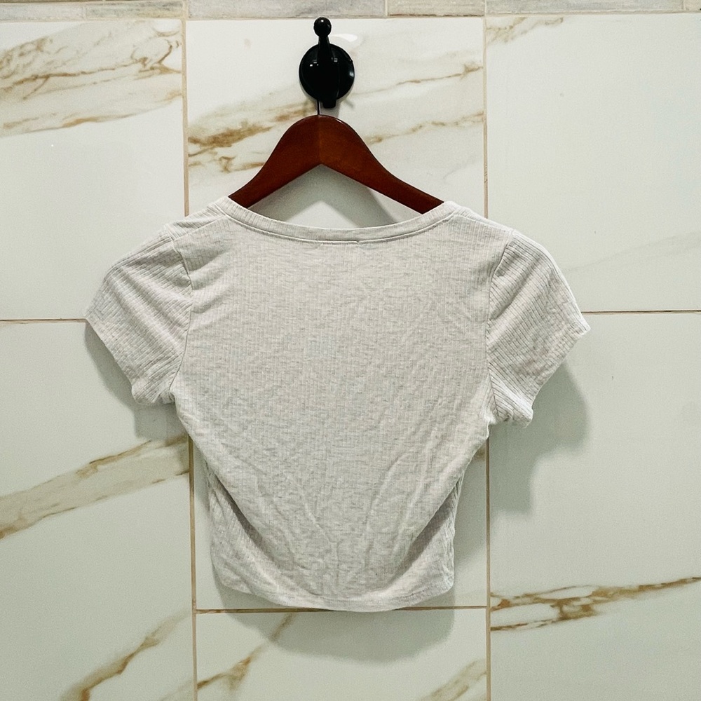 Bozzolo Light Gray Ribbed V-Neck Crop Top lightweight size small - Picture 3 of 7